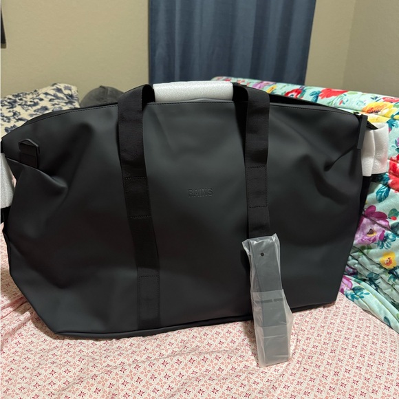 NWT Rains Hilo Black Weekend Bag - Picture 2 of 7